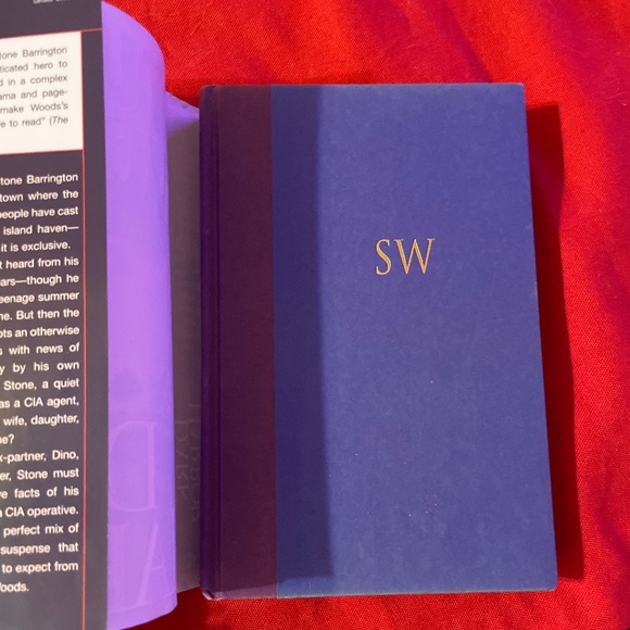 Dark Harbor Stone Barrington Novel Book - Picture 6 of 8